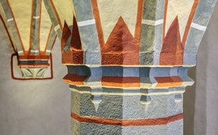 Český Krumlov, panský dům, dvoulodní sál, nosný pilíř, detail, stav po restaurování a rekonstrukci renesanční barevnosti, foto Roman Lavička, 2024