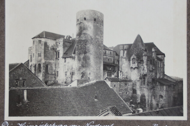 Jindřichův Hradec, hrad a zámek od severozápadu z okna pivovaru, kolem 1916. ÚDU AV ČR, Sbírka historické fotografie