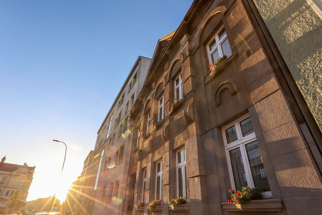 Tábor, Budějovická ulice, bytový dům čp. 1222/15, 1922-1923, příklad rondokubistického domu s fasádou z tvrdé omítky, foto David Peltán, 2024