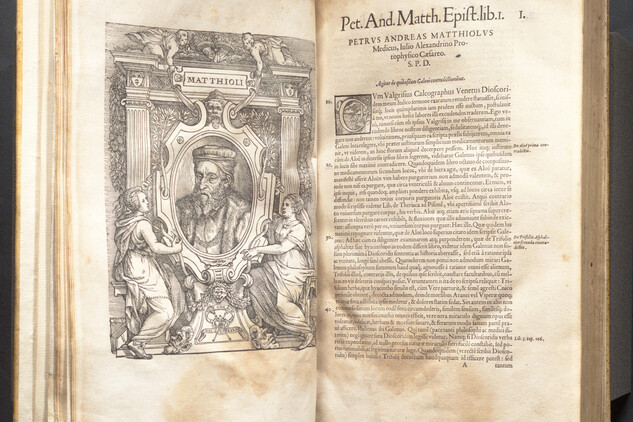 Dřevořez s portrétem P. A. Mattioliho z roku 1561.