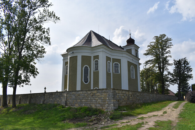 kostel sv. Prokopa v Bezděkově nad Metují
