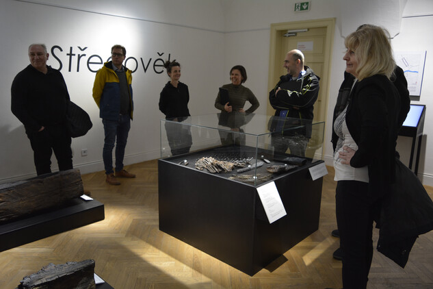 Krajská komise navštívila mimo jiné i výstavu Archeologická tajemství Valašského Meziříčí | © Národní památkový ústav, ÚOP v Kroměříži (PZ), 2026