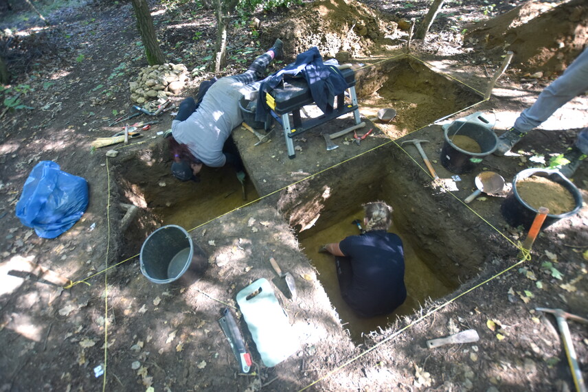 Archeologické práce v plném proudu v roce 2025 na téměř totožném místě jako před 40 lety. Zdroj: NPÚ, ÚOP v Lokti