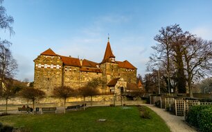 Lauf an der Pegnitz, tzv. Václavský hrad (Wenzelschloss), zdroj: Wikimedia Commons, foto: User:Bbb.
