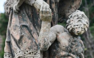 Plzeň-Křimice, restaurovaná socha sv. Jana Nepomuckého s žebrákem, Lazar Widemann, 1742, foto: Viktor Kovařík, 2025