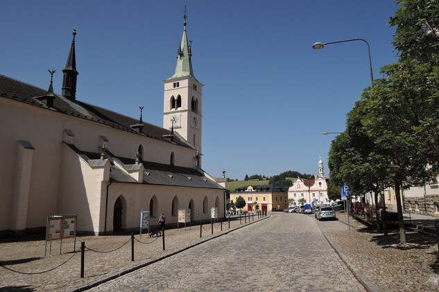 Kašperské Hory, náměstí, pohled od východu k radnici, foto: 2025, zdroj: Národní památkový ústav