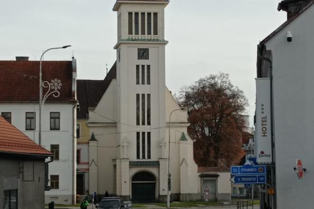 Horažďovice, kostel Nanebevzetí Panny Marie po částečné obnově střešní krytiny věže, foto: 2025, zdroj: Městský úřad Horažďovice