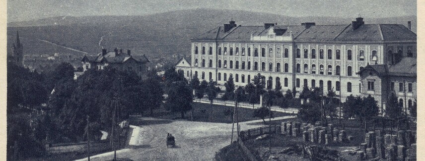Tachov, prostor dnešního kruhového objezdu u tabákové továrny po roce 1907, pohled od severovýchodu.