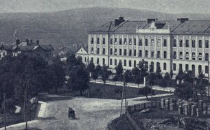 Tachov, prostor dnešního kruhového objezdu u tabákové továrny po roce 1907, pohled od severovýchodu.