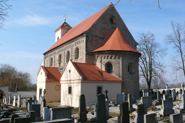 Potvorov, kostel sv. Mikuláše, celkový pohled (2012)