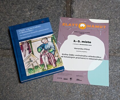 Ocenění knihy Oděv vrcholného středověku: od hmotných pramenů k rekonstrukci. Foto: Národní památkový ústav, 2025