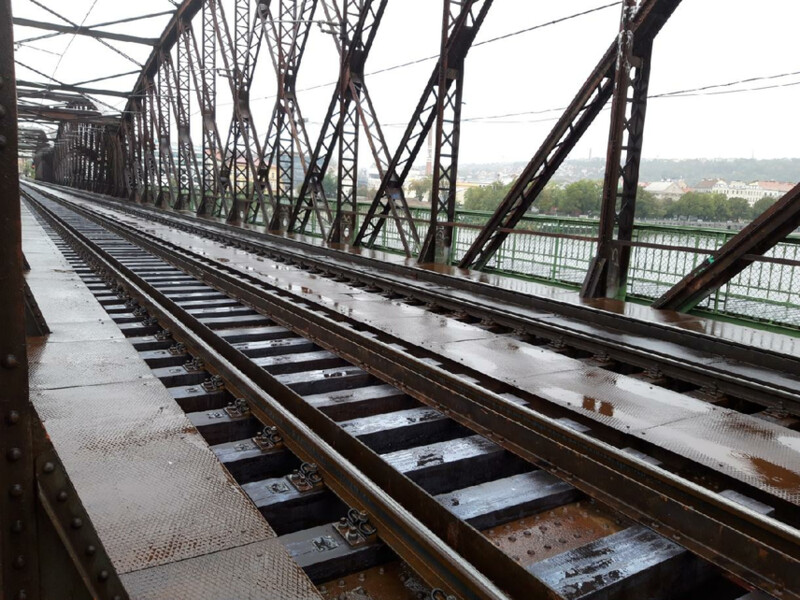 Železniční most na Výtoni v Praze pod Vyšehradem