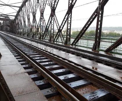 Železniční most na Výtoni v Praze pod Vyšehradem