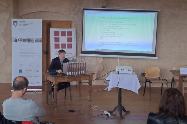 Ing. arch. Karel Kuča během slavnostního spuštění online encyklopedie Města a městečka 