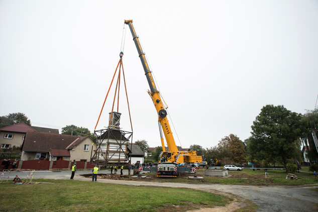 Přesun zvonice v Křídlech na Žďársku 26. 9. 2024