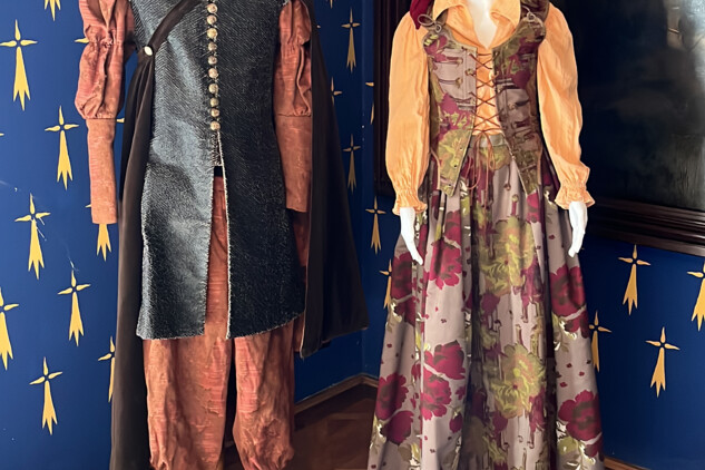 Výstava kostýmů z pohádky Klíč svatého Petra na Sychrově