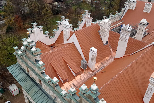 Obnovené střechy a komíny na Litomyšli