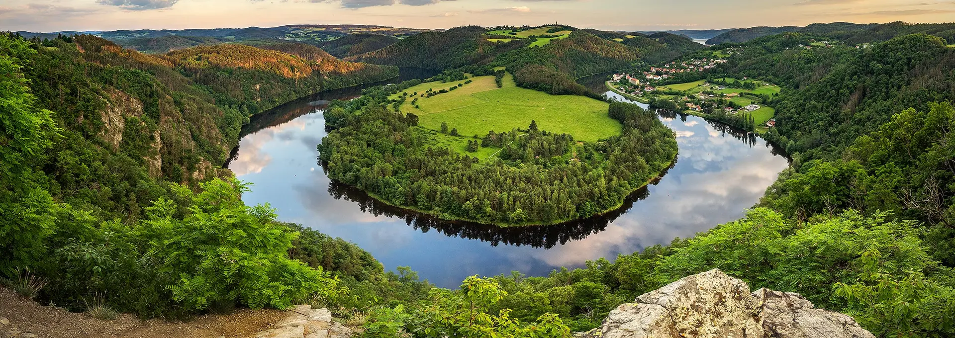 Ilustrační obrázek k projektu VLTAVA slavná & splavná – foto Vyhlídka na Solenickou podkovu